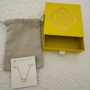 Kendra Scott Ashton Gold Pendant Necklace in Freshwater Cultured Pearl